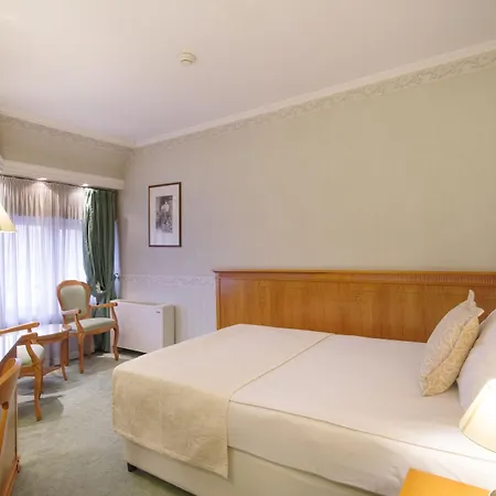 Downtown - Location In The Heart Of Hotel 4*