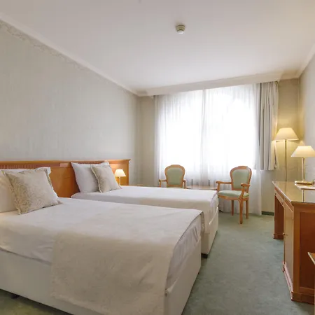 Hotel Downtown - Location In The Heart Of 4*