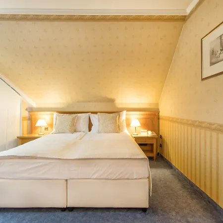 Hotel Downtown - Location In The Heart Of 4*