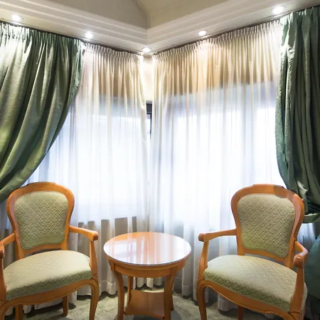 Hotel Downtown - Location In The Heart Of 4*
