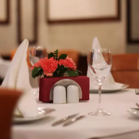 Hotel Downtown - Location In The Heart Of