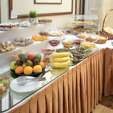 Отель Downtown - Location In The Heart Of 4*