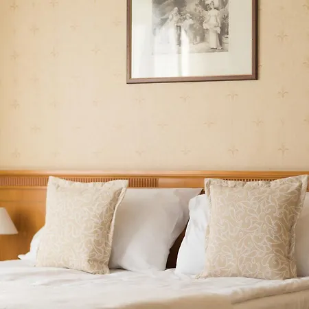 Отель Downtown - Location In The Heart Of 4*